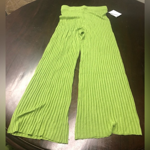 NWT Callahan Elodie Ribbed Flared Pants in Basil - Size M - Picture 4 of 7